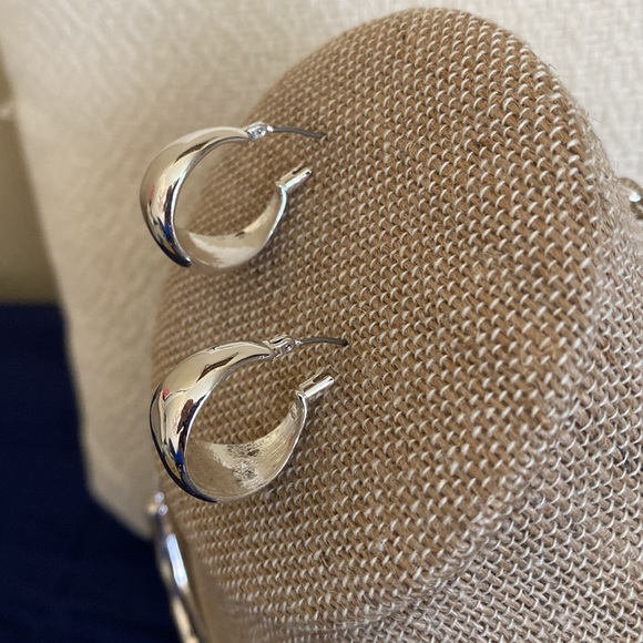 Chloe and Isabel La Lune Sculpted Collar Necklace and Hoop Earrings Set - Picture 5 of 11